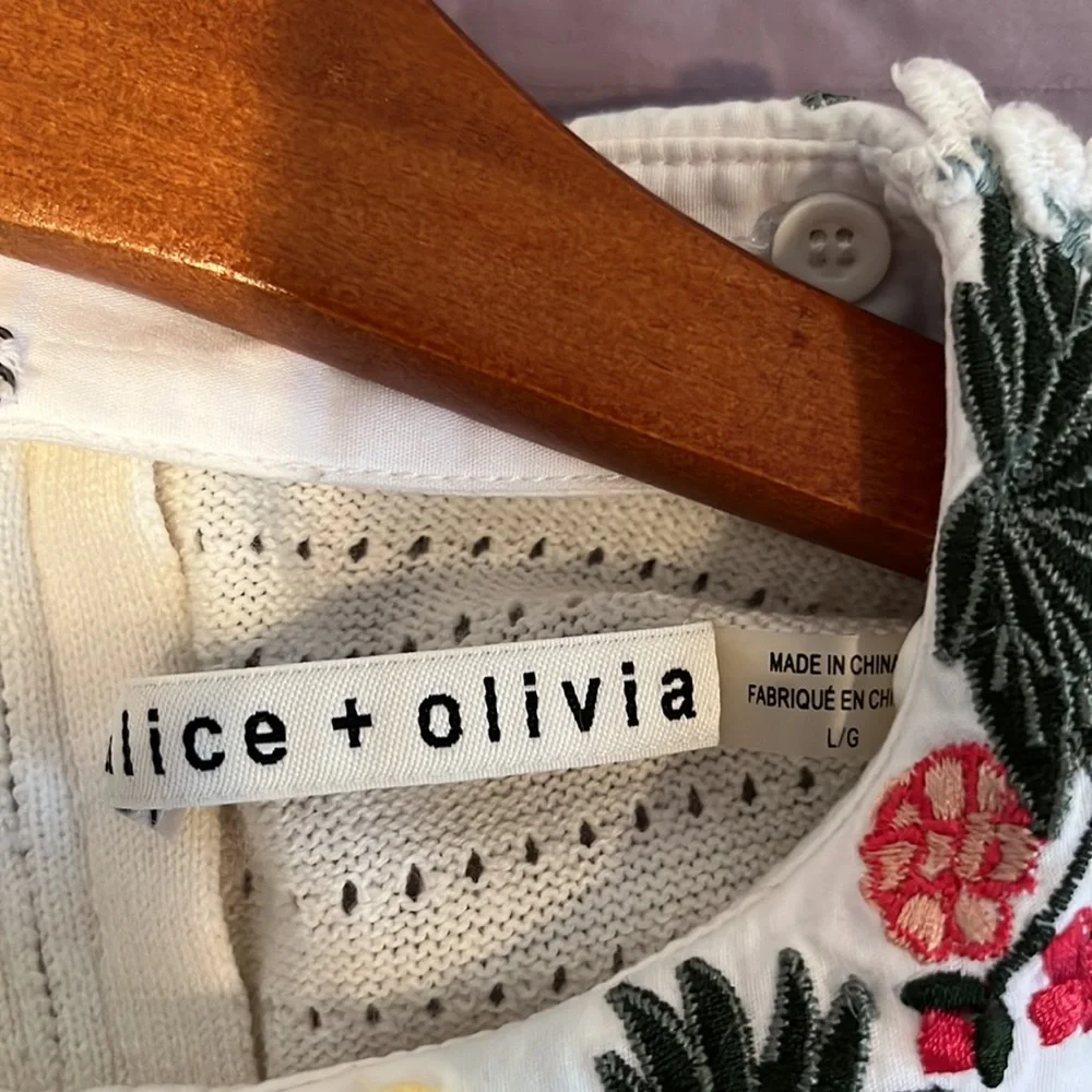 Alice and Olivia size L blouse with accent removable color - Picture 7 of 8